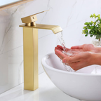 Grifería Cascada Dorado Mate: Calidez y Lujo Exclusivo para Proyectos de Diseño